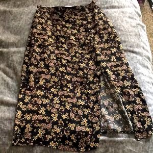 Midi skirt with slit